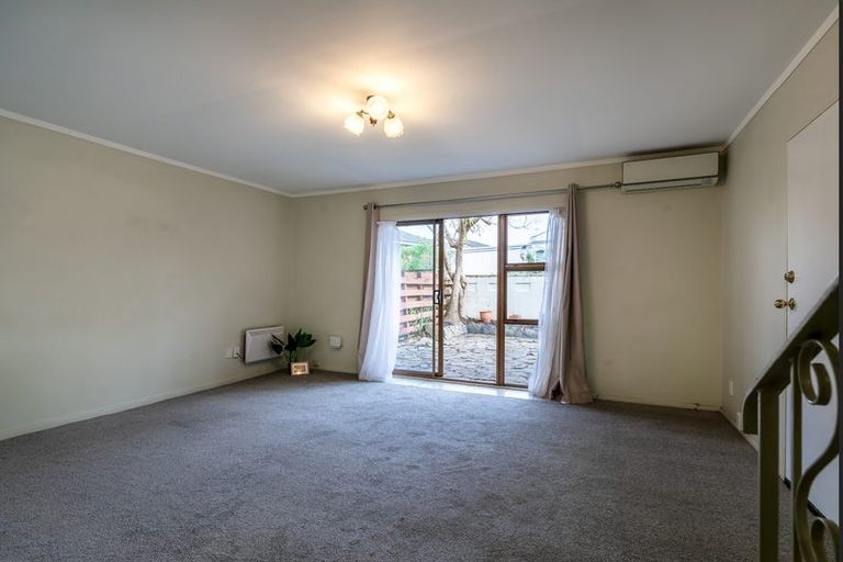Photo of property in 2/3 Akehurst Avenue, New Lynn, Auckland, 0600
