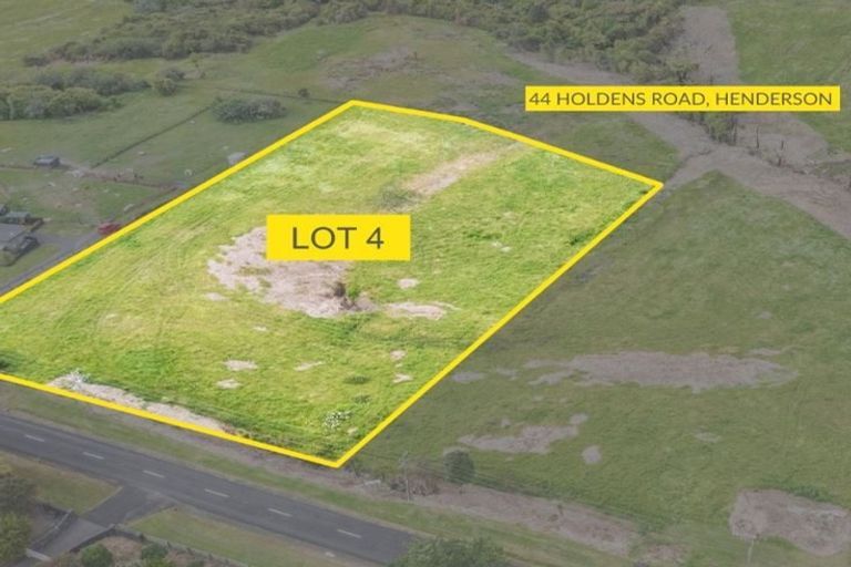 Photo of property in 44 Holdens Road, Henderson, Auckland, 0612