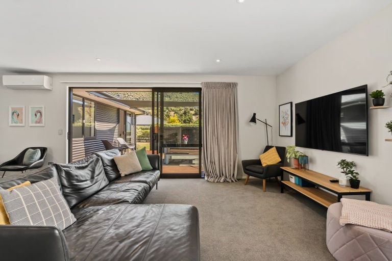 Photo of property in 12 Warbler Lane, Albert Town, Wanaka, 9305