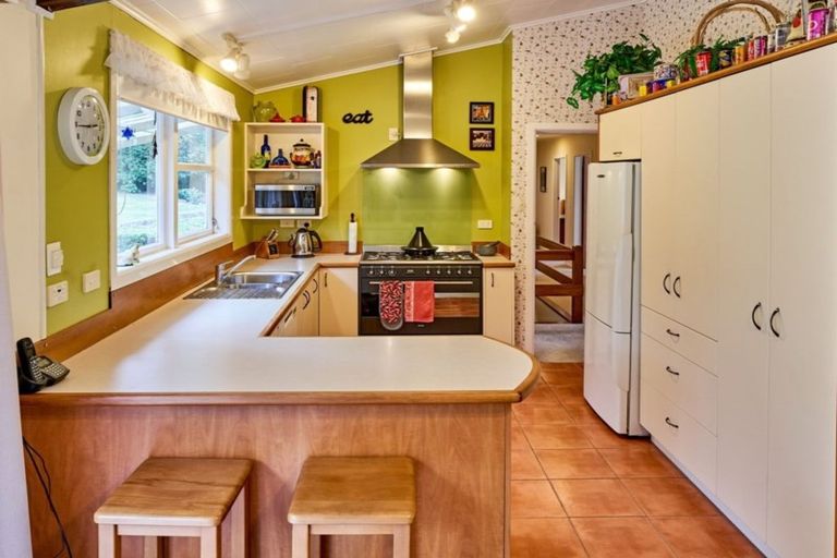 Photo of property in 21 Lupin Terrace, Tawa, Wellington, 5028