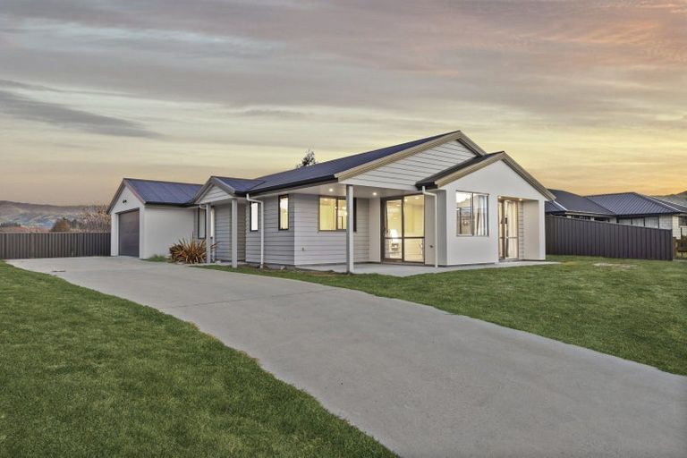 Photo of property in 12 Hebbard Court, Albert Town, Wanaka, 9305
