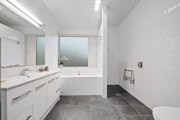 Photo of property in 10 Lake Drive, Karaka, Papakura, 2113