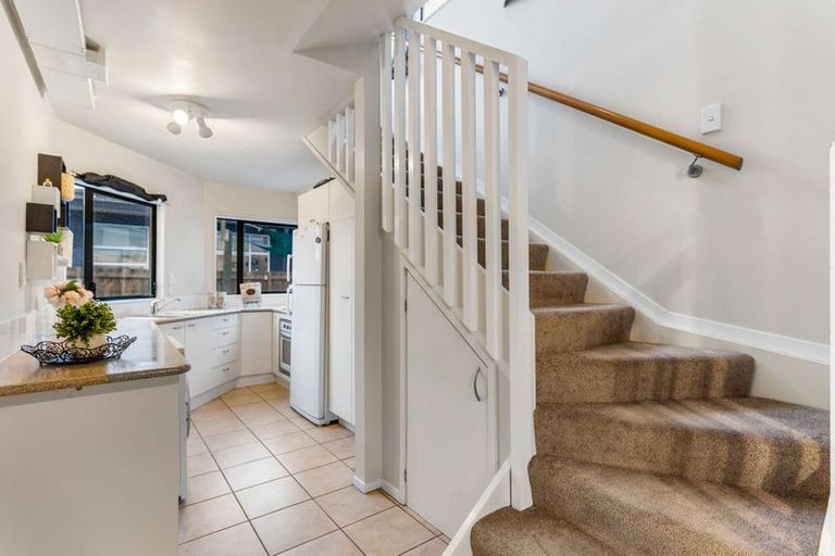 Photo of property in 2/89 Portage Road, New Lynn, Auckland, 0600