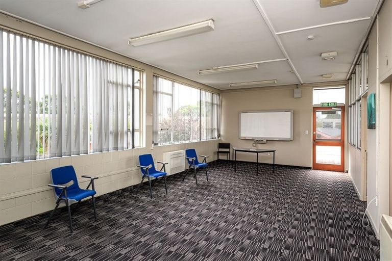 Photo of property in 135 Lincoln Road, Addington, Christchurch, 8024