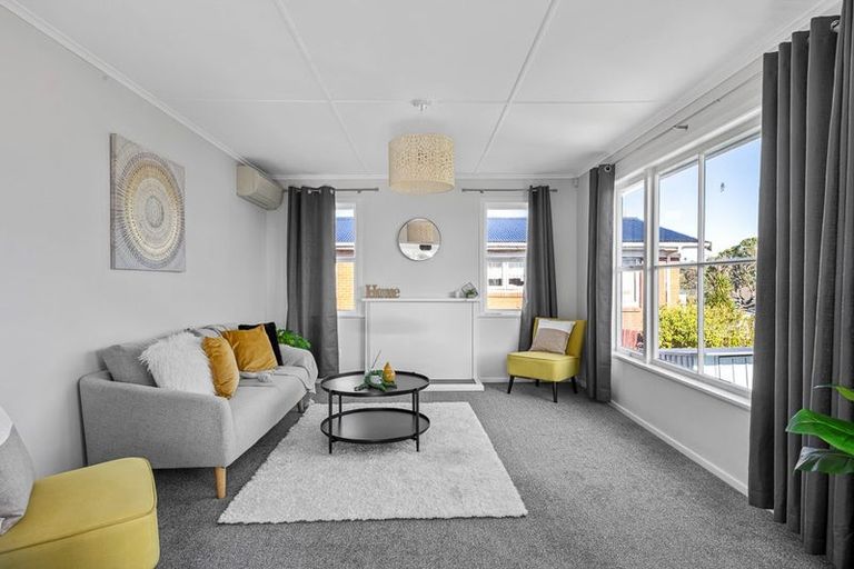 Photo of property in 65 Farquhar Road, Glendene, Auckland, 0602