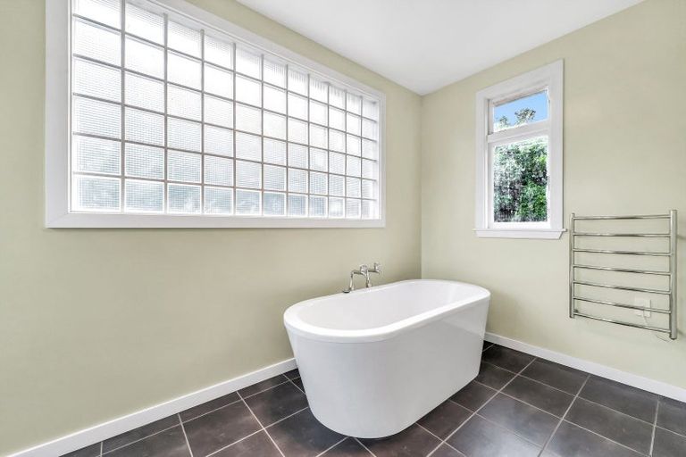 Photo of property in 1/5 Winters Road, Redwood, Christchurch, 8051