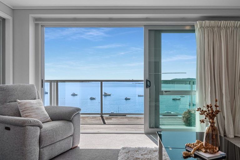 Photo of property in 72 Devonport Road, Tauranga, 3110