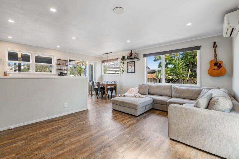 Photo of property in 245 Vipond Road, Stanmore Bay, Whangaparaoa, 0932
