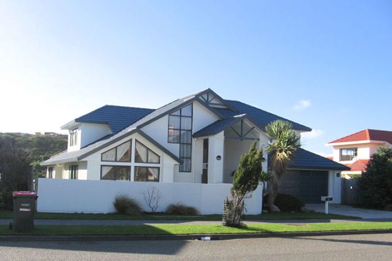 Photo of property in 22 Amesbury Drive, Churton Park, Wellington, 6037