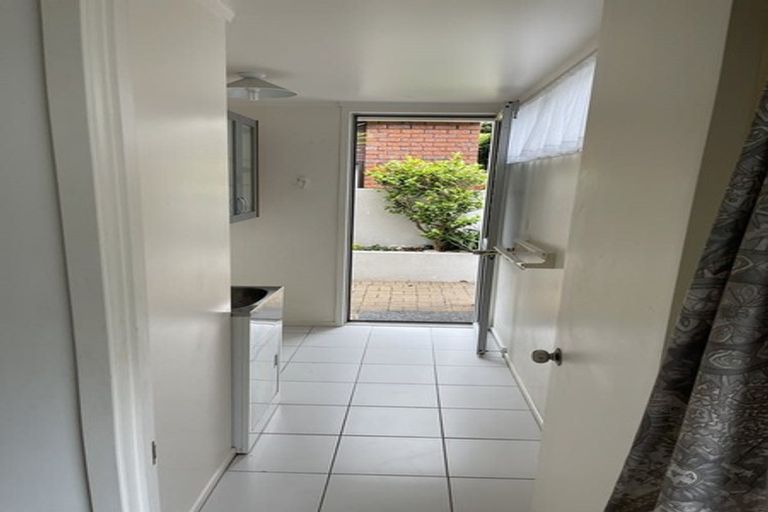 Photo of property in 2/14 Takutai Avenue, Bucklands Beach, Auckland, 2012