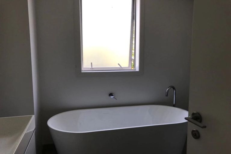 Photo of property in 1/14 Rothesay Bay Road, Rothesay Bay, Auckland, 0630