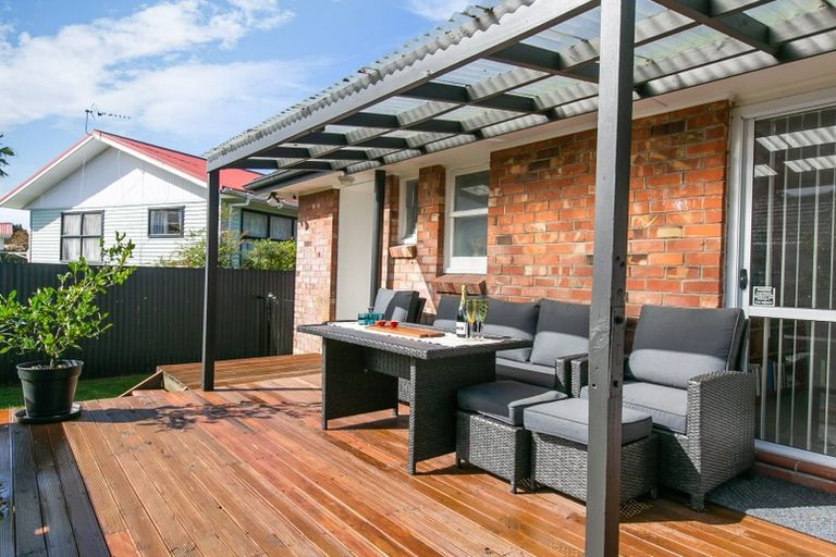 Photo of property in 11 Hereford Street, Te Atatu Peninsula, Auckland, 0610