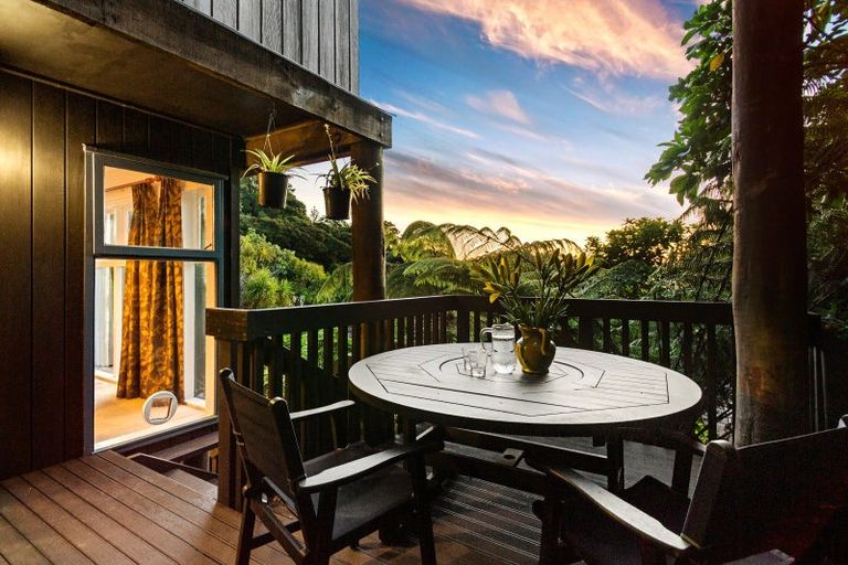 Photo of property in 3a Whiorau Grove, Lowry Bay, Lower Hutt, 5013