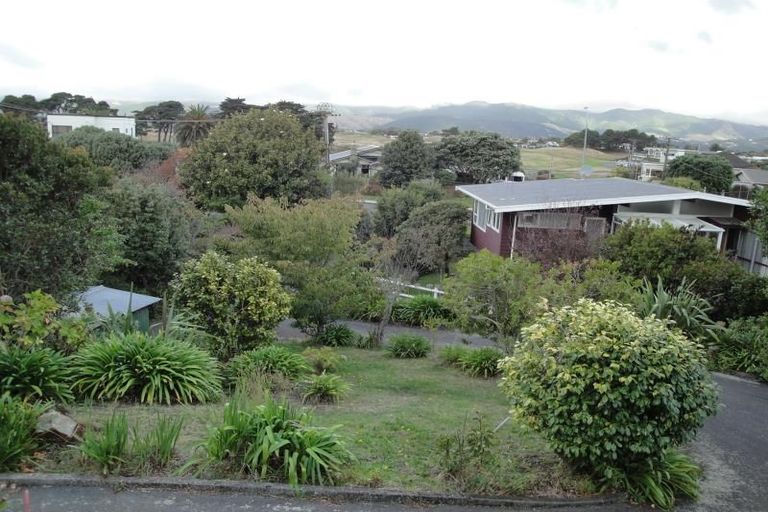 Photo of property in 15 Golf Road, Paraparaumu Beach, Paraparaumu, 5032