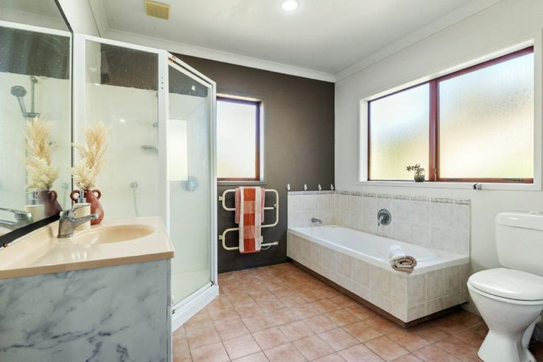 Photo of property in 5 Fearnley Grove, Albany, Auckland, 0632