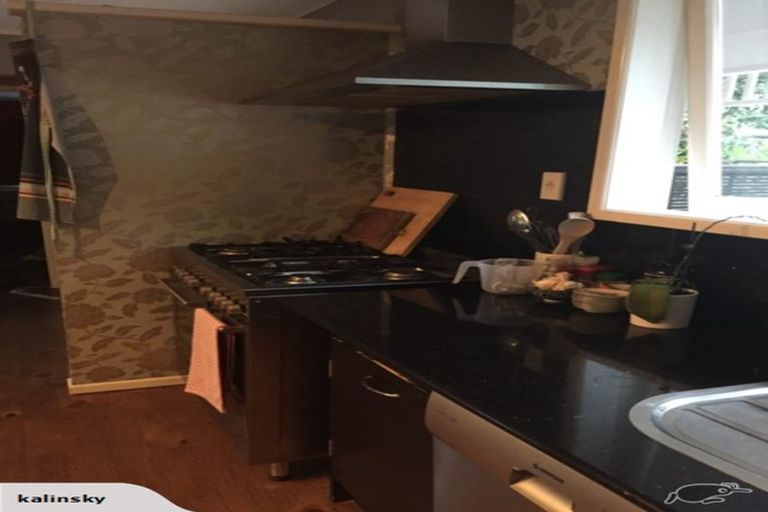 Photo of property in 3 Shanley Crescent, Waiuku, 2123