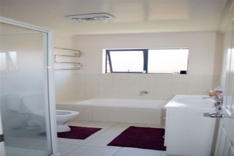 Photo of property in 8 Sid Place, Mangere, Auckland, 2022