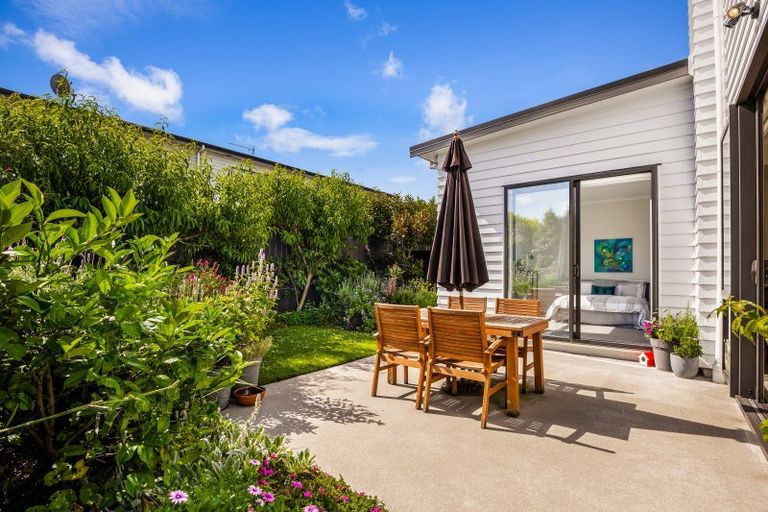 Photo of property in 16 Sacred Kingfisher Road, Hobsonville, Auckland, 0616