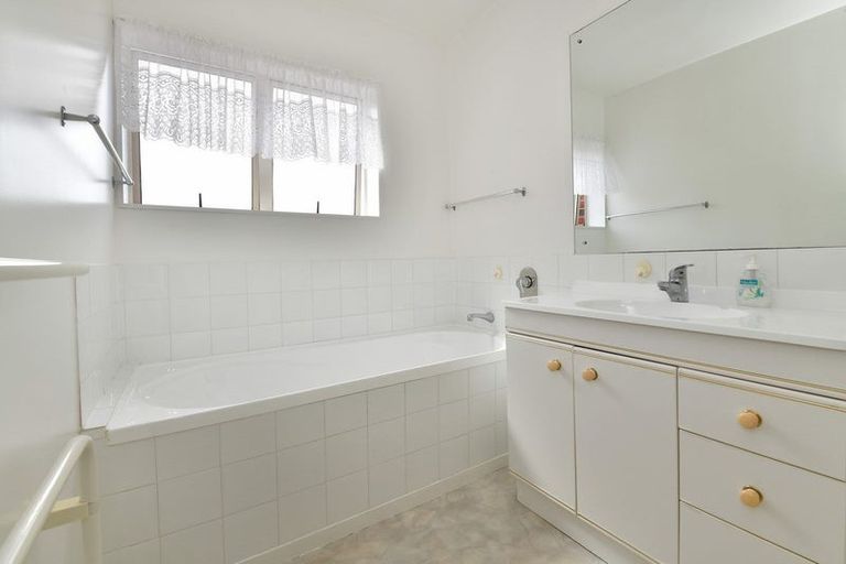 Photo of property in 26 The Grove, Red Beach, 0932