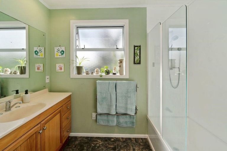 Photo of property in 19 Brennan Avenue, Te Atatu Peninsula, Auckland, 0610