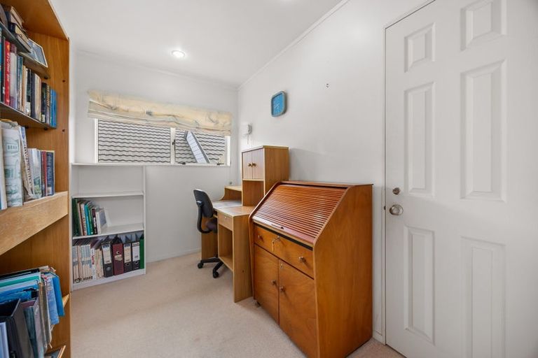 Photo of property in 16 Harbour Lights Close, West Harbour, Auckland, 0618