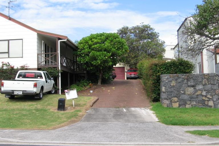 Photo of property in 1/19 Waiake Street, Torbay, Auckland, 0630