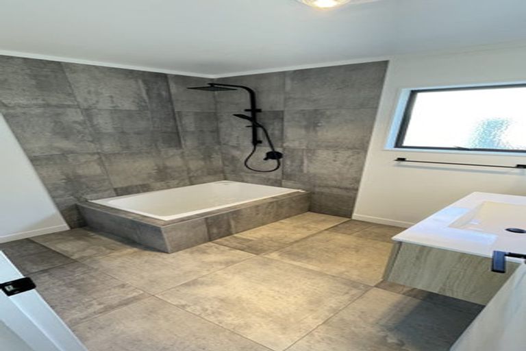 Photo of property in 1/134 Mcleod Road, Te Atatu South, Auckland, 0610