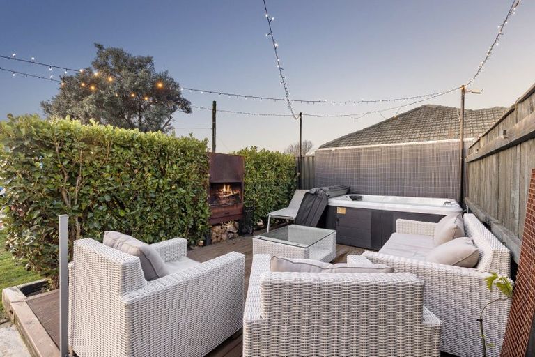 Photo of property in 1 Battersea Place, Roslyn, Palmerston North, 4414