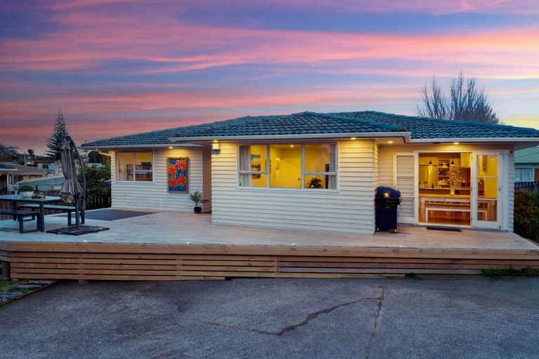 Photo of property in 86 Rosewarne Crescent, Glendene, Auckland, 0602