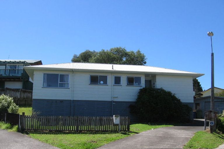 Photo of property in 19 Magdalen Place, West Harbour, Auckland, 0618