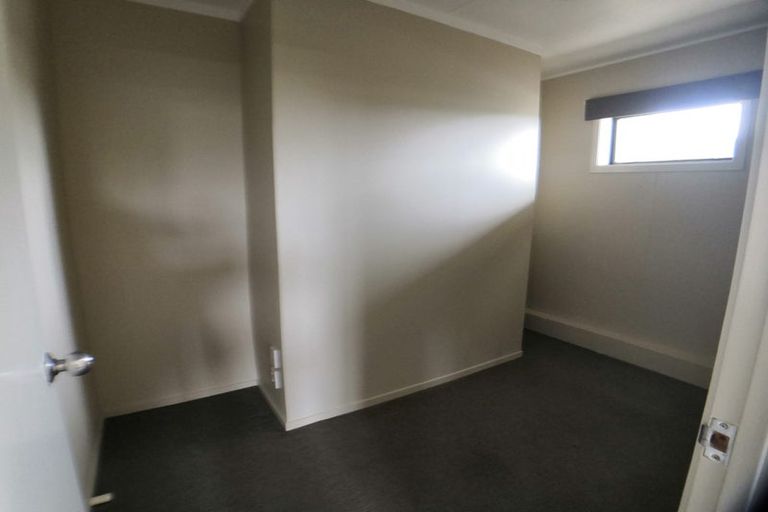 Photo of property in 67 Lincoln Park Avenue, Massey, Auckland, 0614
