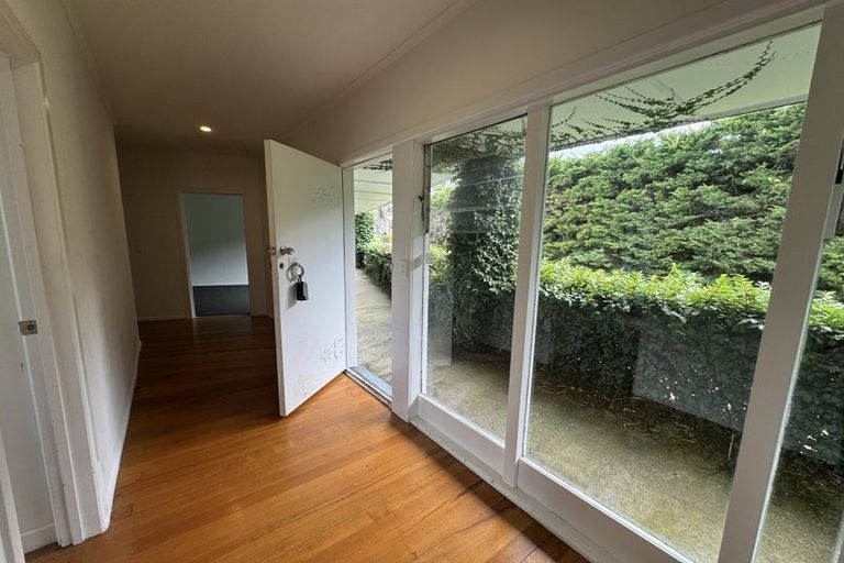 Photo of property in 27 Heath Avenue, Northcote, Auckland, 0627