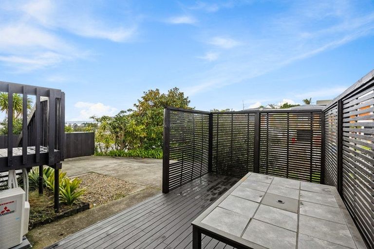 Photo of property in 2/2 Forsythe Place, Massey, Auckland, 0614