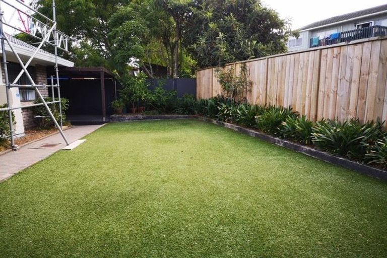 Photo of property in 7 Puawai Place, Northcote, Auckland, 0627