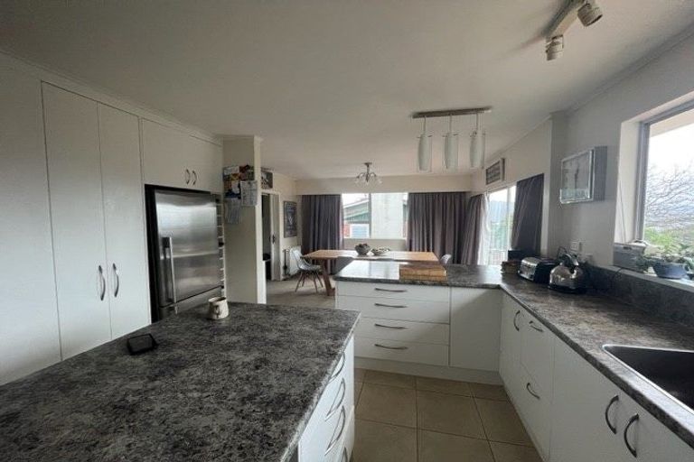 Photo of property in 14 Ardal Grove, Tirohanga, Lower Hutt, 5010