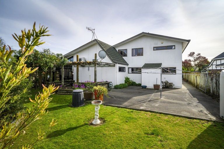 Photo of property in 17 Donegal Crescent, Tamatea, Napier, 4112
