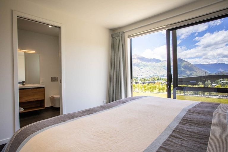 Photo of property in 31 Kirimoko Crescent, Wanaka, 9305