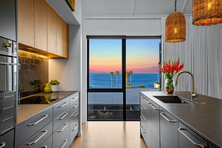 Photo of property in 10 Vaughan Crescent, Murrays Bay, Auckland, 0630