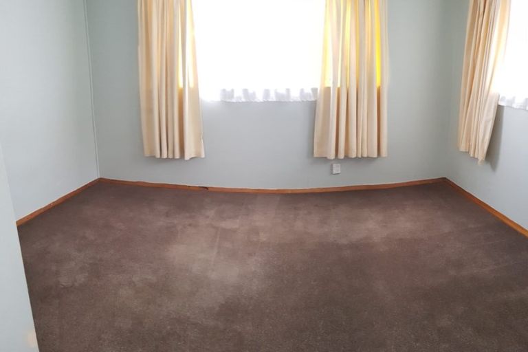 Photo of property in 66- 68 Waihora Crescent, Waitangirua, Porirua, 5024