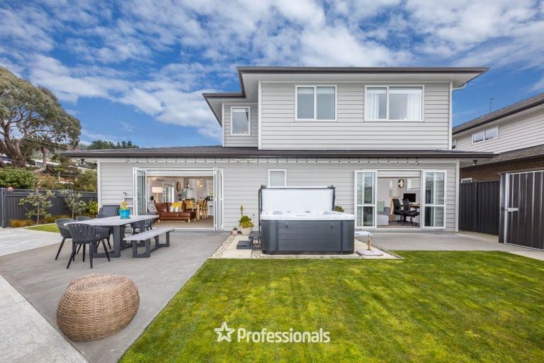 Photo of property in 2 Chalfont Road, Silverstream, Upper Hutt, 5019