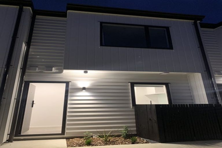 Photo of property in 4/58 Kemp Road, Massey, Auckland, 0614