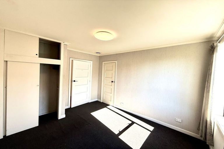 Photo of property in 52 Pitcairn Crescent, Bryndwr, Christchurch, 8053