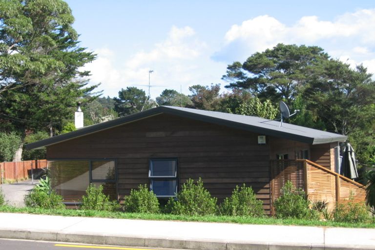 Photo of property in 1/13 Konini Road, Titirangi, Auckland, 0604