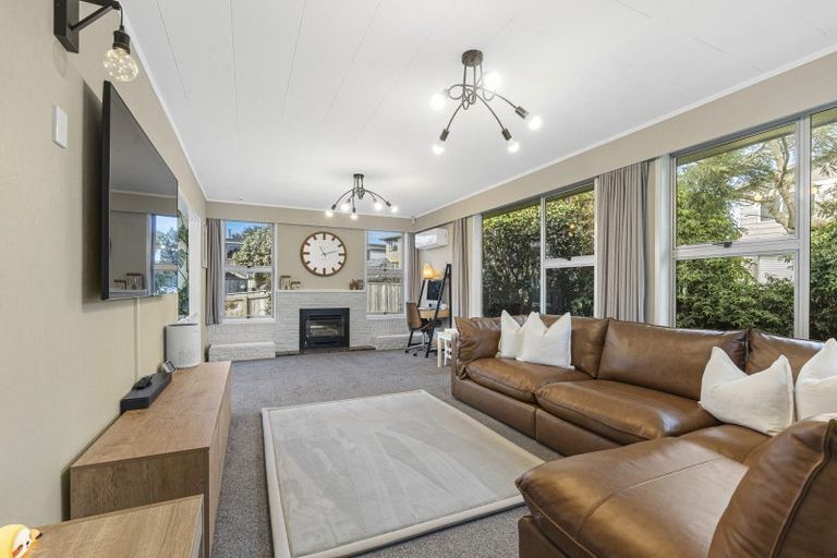 Photo of property in 3 Erica Place, Bell Block, New Plymouth, 4312