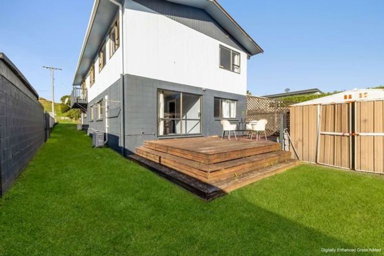 Photo of property in 84 Pioneer Road, Moturoa, New Plymouth, 4310