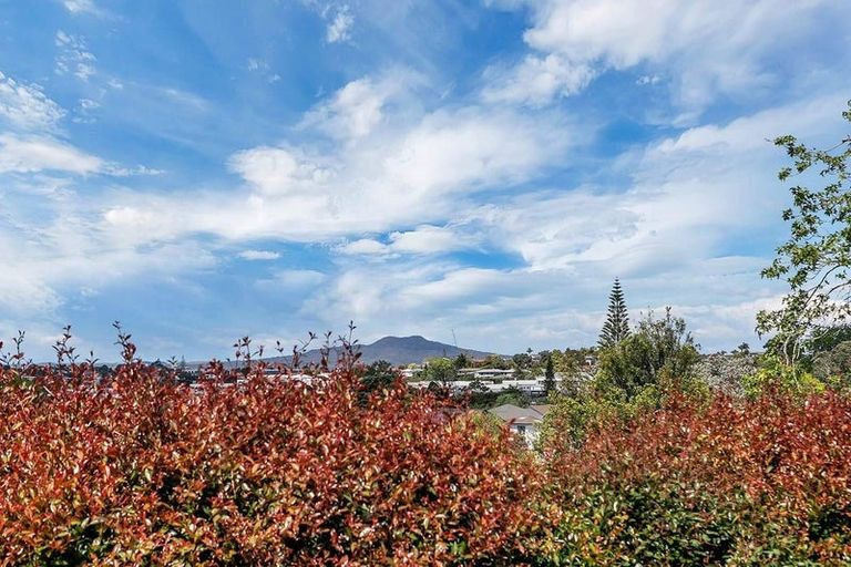 Photo of property in 21a Hatherlow Street, Glenfield, Auckland, 0629