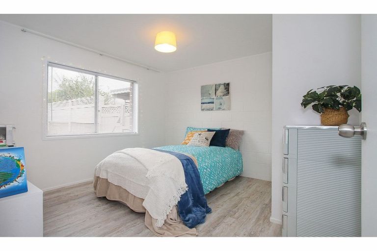 Photo of property in 1/83 Birkdale Road, Birkdale, Auckland, 0626