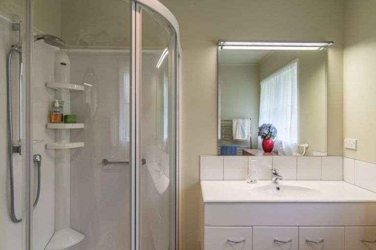 Photo of property in 75 Nimmo Avenue East, Waikanae, 5036