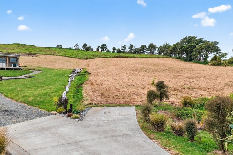 Photo of property in 2 Arahanga Road, Paparoa, 0571