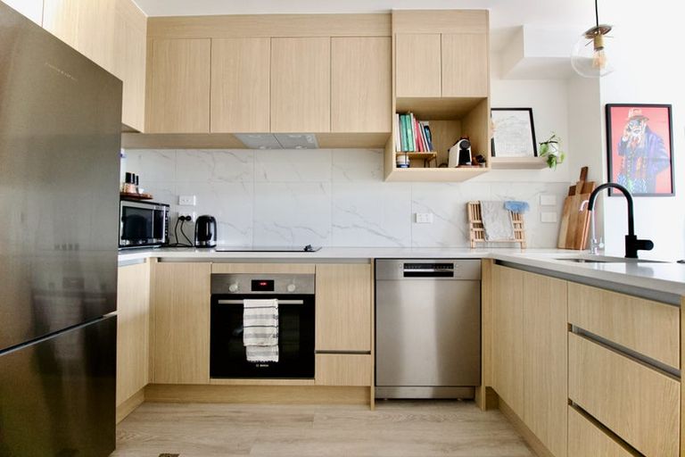 Photo of property in 5/1a Royal View Road, Te Atatu South, Auckland, 0610
